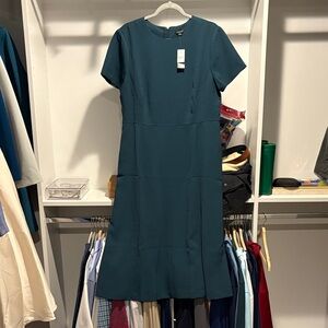 Ann Taylor Forest Green Midi Dress with Short Sleeves